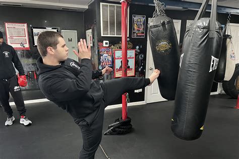 BOXING FITNESS WORKOUT CLASSES